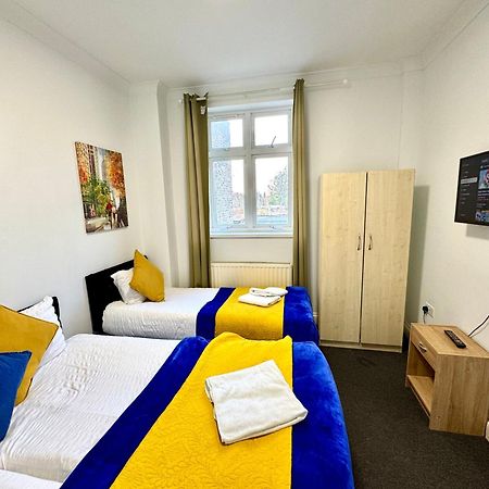 3 Bedrooms Spacious House, Separate Reception, 2 Full Bathrooms, Parking, Garden London Eksteriør bilde