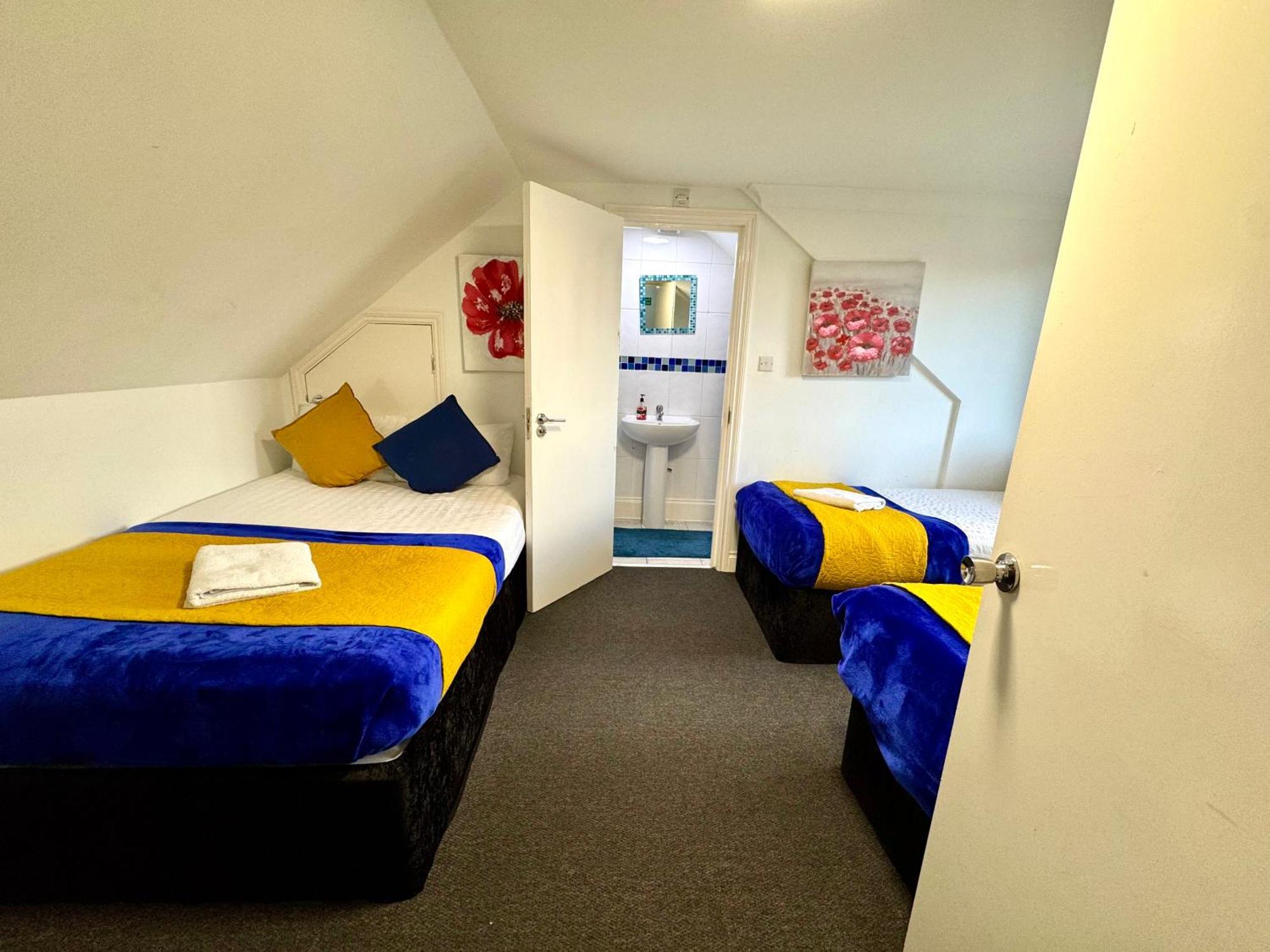 3 Bedrooms Spacious House, Separate Reception, 2 Full Bathrooms, Parking, Garden London Eksteriør bilde