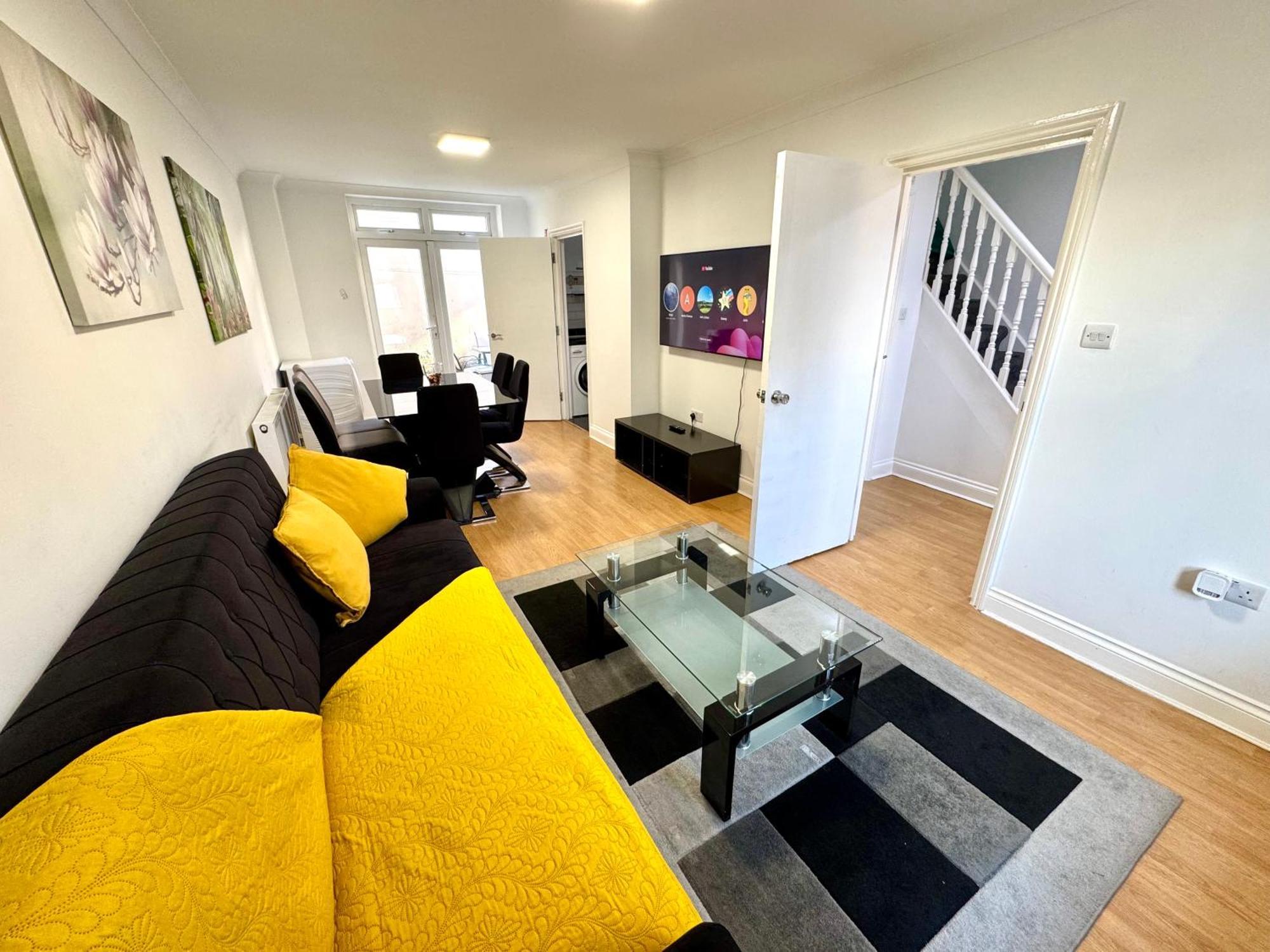 3 Bedrooms Spacious House, Separate Reception, 2 Full Bathrooms, Parking, Garden London Eksteriør bilde