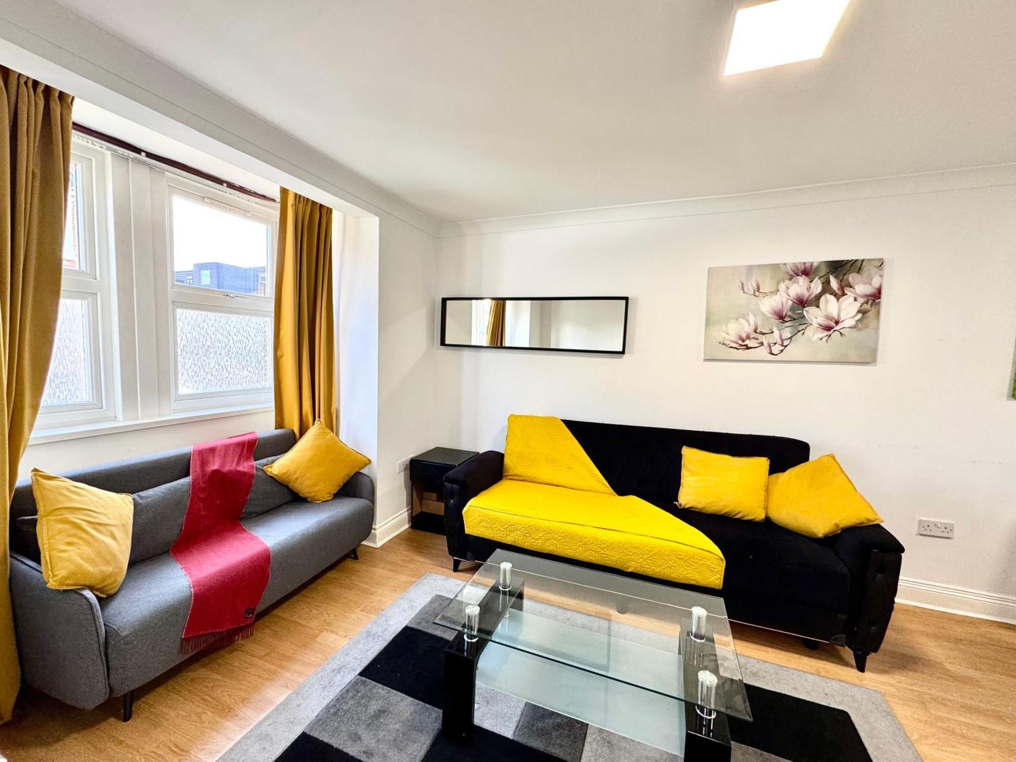 3 Bedrooms Spacious House, Separate Reception, 2 Full Bathrooms, Parking, Garden London Eksteriør bilde